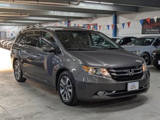 Used 2015 Honda Odyssey Touring video 1