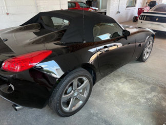 Used 2007 Pontiac Solstice Convertible w/ Premium Package image 1