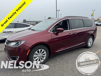 Used 2017 Chrysler Pacifica Touring-L image 1