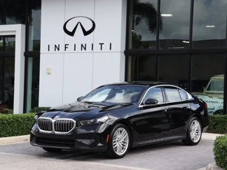 Used 2024 BMW 530i image 1