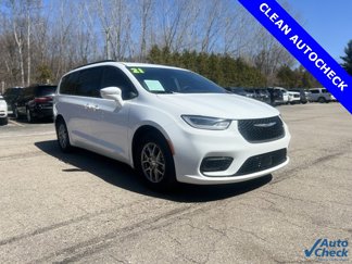 Used 2021 Chrysler Pacifica Touring image 1