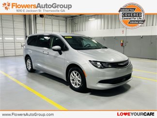 Used 2023 Chrysler Voyager LX image 1