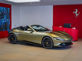 Used 2024 Ferrari Roma Spider image 1