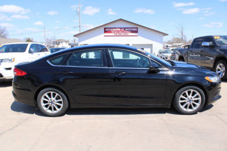 Used 2017 Ford Fusion SE image 1