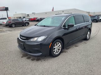 Used 2017 Chrysler Pacifica LX image 1