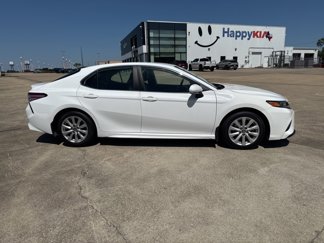 Used 2020 Toyota Camry SE image 1