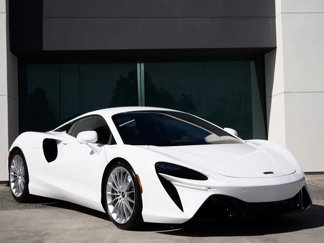New 2025 McLaren Artura image 1