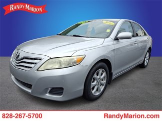 Used 2011 Toyota Camry LE image 1