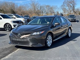Used 2019 Toyota Camry LE image 1