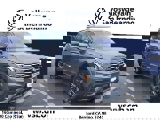 Used 2023 Volkswagen Tiguan SE image 1