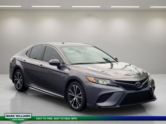Used 2020 Toyota Camry SE image 1