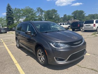 Used 2017 Chrysler Pacifica Touring-L w/ Tire & Wheel Group image 1