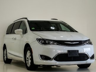 Used 2017 Chrysler Pacifica Touring-L w/ 13 Speaker Alpine Sound Group image 1