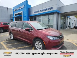 Used 2023 Chrysler Voyager LX image 1