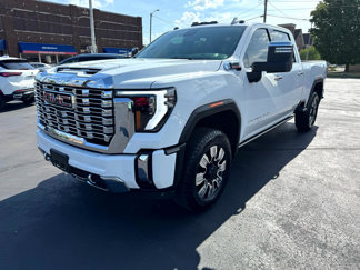 Used 2024 GMC Sierra 2500 Denali image 1