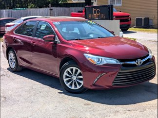 Used 2015 Toyota Camry LE image 1