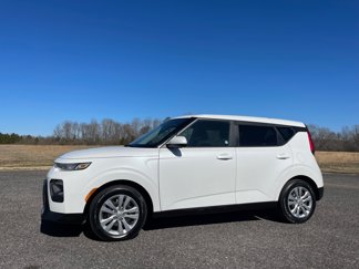 Used 2020 Kia Soul LX image 1