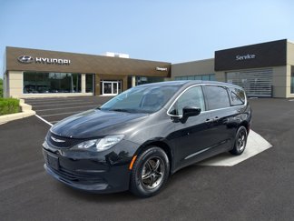 Used 2018 Chrysler Pacifica L image 1