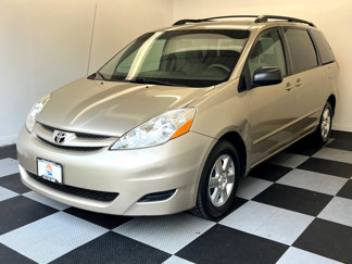 Used 2009 Toyota Sienna LE image 1