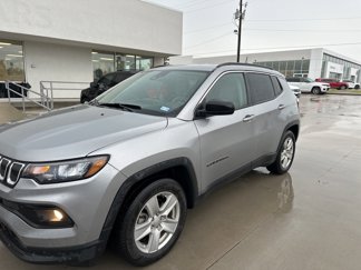 Used 2022 Jeep Compass Latitude w/ Convenience Group image 1