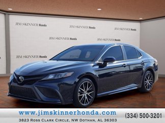 Used 2021 Toyota Camry SE image 1