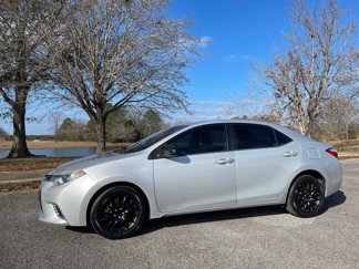 Used 2015 Toyota Corolla LE image 1