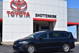 Used 2022 Chrysler Pacifica Touring-L image 1