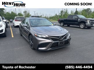 Used 2022 Toyota Camry SE image 1