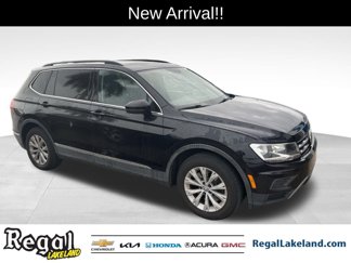 Used 2018 Volkswagen Tiguan SE w/ Panoramic Sunroof Package image 1
