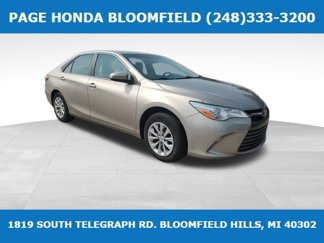 Used 2016 Toyota Camry LE image 1