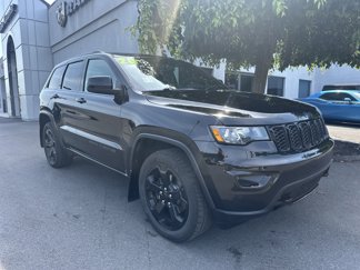 Used 2020 Jeep Grand Cherokee Laredo image 1