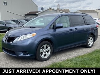 Used 2013 Toyota Sienna LE image 1