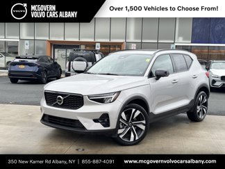 Certified 2023 Volvo XC40 B5 Plus image 1