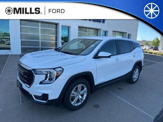Used 2024 GMC Terrain SLE image 1