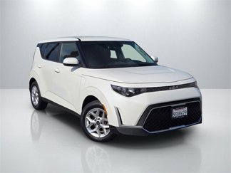 Used 2023 Kia Soul LX w/ LX Technology Package image 1