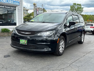 Used 2017 Chrysler Pacifica Touring image 1