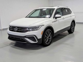 Used 2022 Volkswagen Tiguan SE image 1