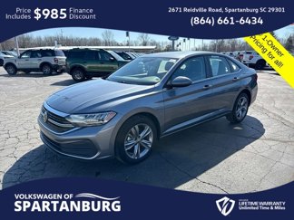 Used 2024 Volkswagen Jetta SE image 1