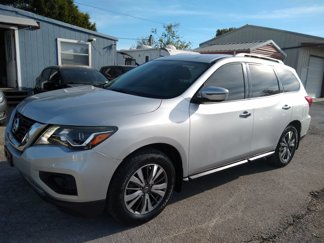 Used 2017 Nissan Pathfinder S image 1