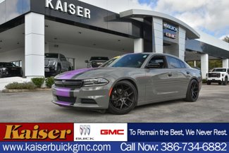 Used 2017 Dodge Charger SE image 1