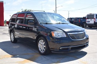 Used 2016 Chrysler Town & Country Touring w/ Driver Convenience Group image 1
