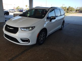 New 2025 Chrysler Pacifica Pinnacle image 1