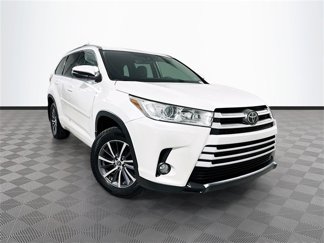 Used 2017 Toyota Highlander XLE image 1