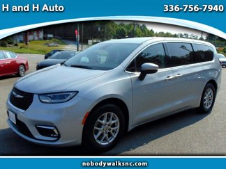 Used 2023 Chrysler Pacifica Touring-L image 1