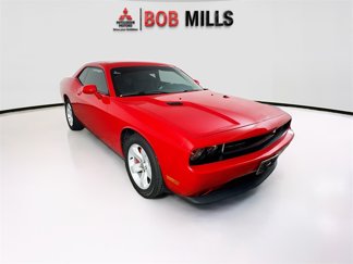 Used 2014 Dodge Challenger SXT image 1