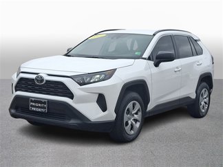 Used 2021 Toyota RAV4 LE image 1