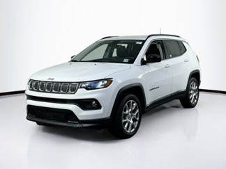 Used 2022 Jeep Compass Latitude image 1