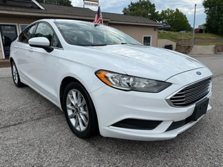 Used 2017 Ford Fusion SE w/ Fusion SE Technology Package image 1