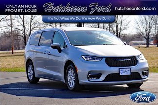Used 2023 Chrysler Pacifica Touring-L image 1