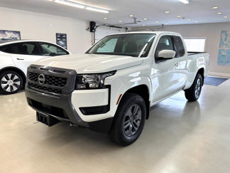 Used 2025 Nissan Frontier SV image 1